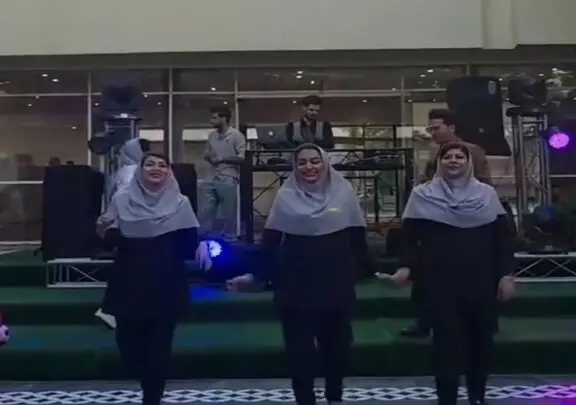 آواز شاد؛ خانم های معلم برای جشن مدرسه زیبا شعر می خوانند