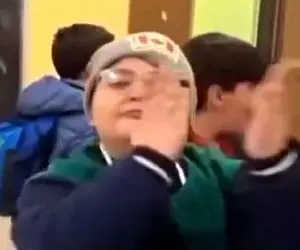 آواز شاد؛ ببینید این دانش آموز تپل و نمکدون چطوری از ته دلش میرقصه تو کلاس