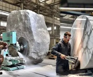 کارخانه مدرن / تراش سنگ های غول پیکر برای تبدیل شدن به دری گرانبها