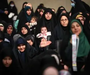 (عکس) ژیلا صادقی و خانم بازیگر در دیدار با رهبر انقلاب