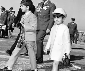 سفر به ایام قدیم؛ له شدن فرحناز زیر دست و پای رضا پهلوی