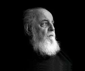 شعر فاخر؛ شعر «ارغوان» هوشنگ ابتهاج با صدای غمبار خودش که روحت رو به پرواز درمیاره!