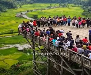 معماری طبیعت؛ مردم سمت چپ پل پرواز کردن