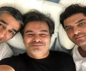 سکانس خندان/طرفدار پژمان جمشیدی وسط مصاحبه شوکش کرد