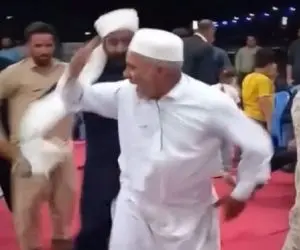 آواز محلی؛ دود از کنده بلند میشه پیرمرد عین فرفره وسط مجلس می رقصه و فر میخوره لیدر