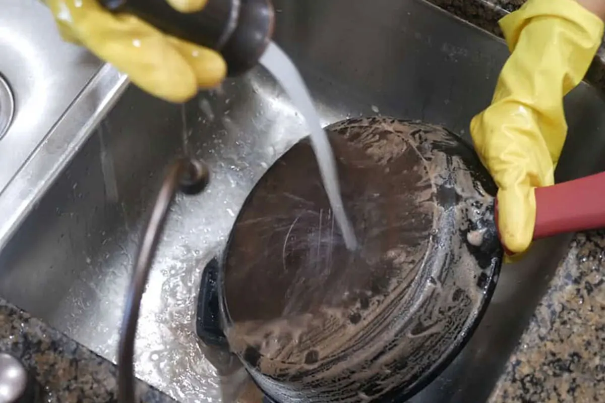 the solution to cleaning a burnt Teflon pot