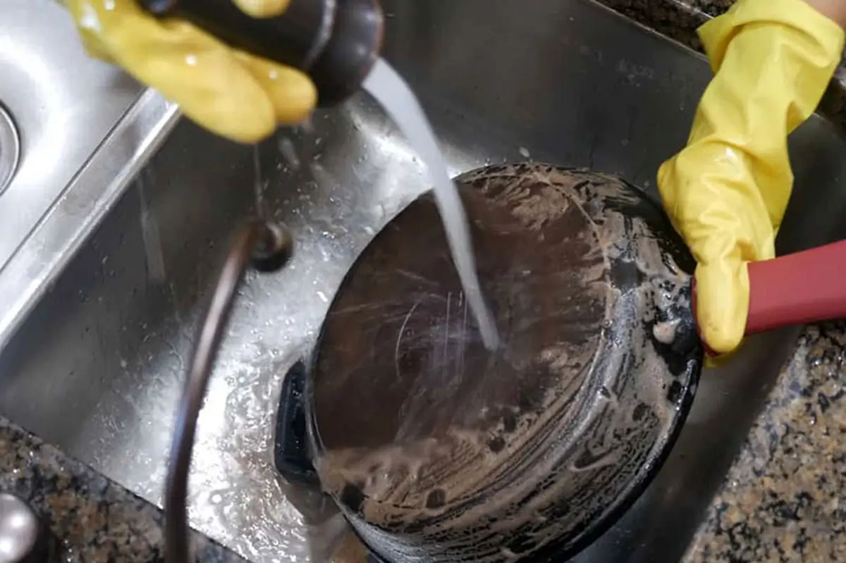 the solution to cleaning a burnt Teflon pot