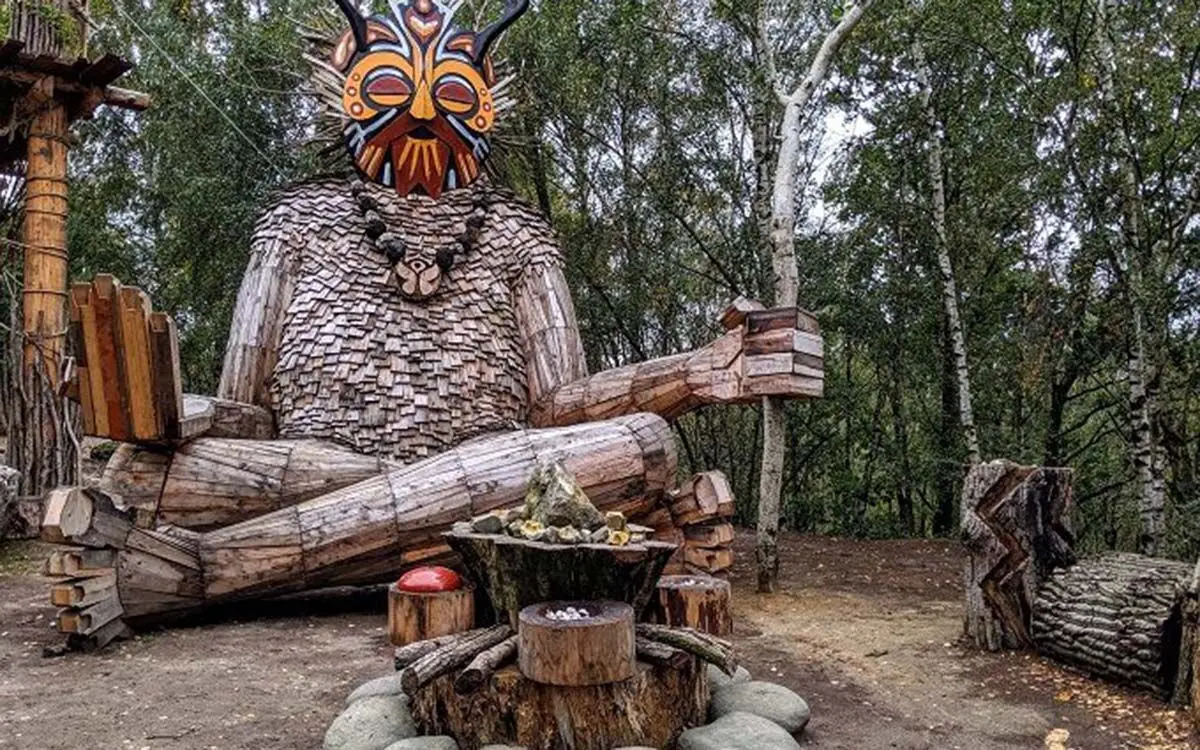 7-Trolls-The-Magical-Tower-at-De-Schorre-in-Boom-Belgium-Kamiel-680x510