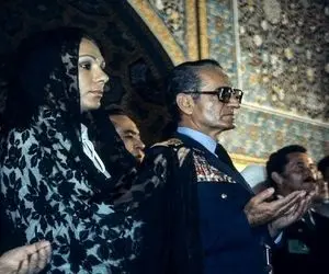 سفر به ایام قدیم سال 1352؛ نگاه عصبانی فرح در حرم امام رضا(ع) به محمدرضا پهلوی