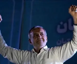 عکسی جالب از دوران کودکی دکتر پزشکیان در کنار پدر و مادرش