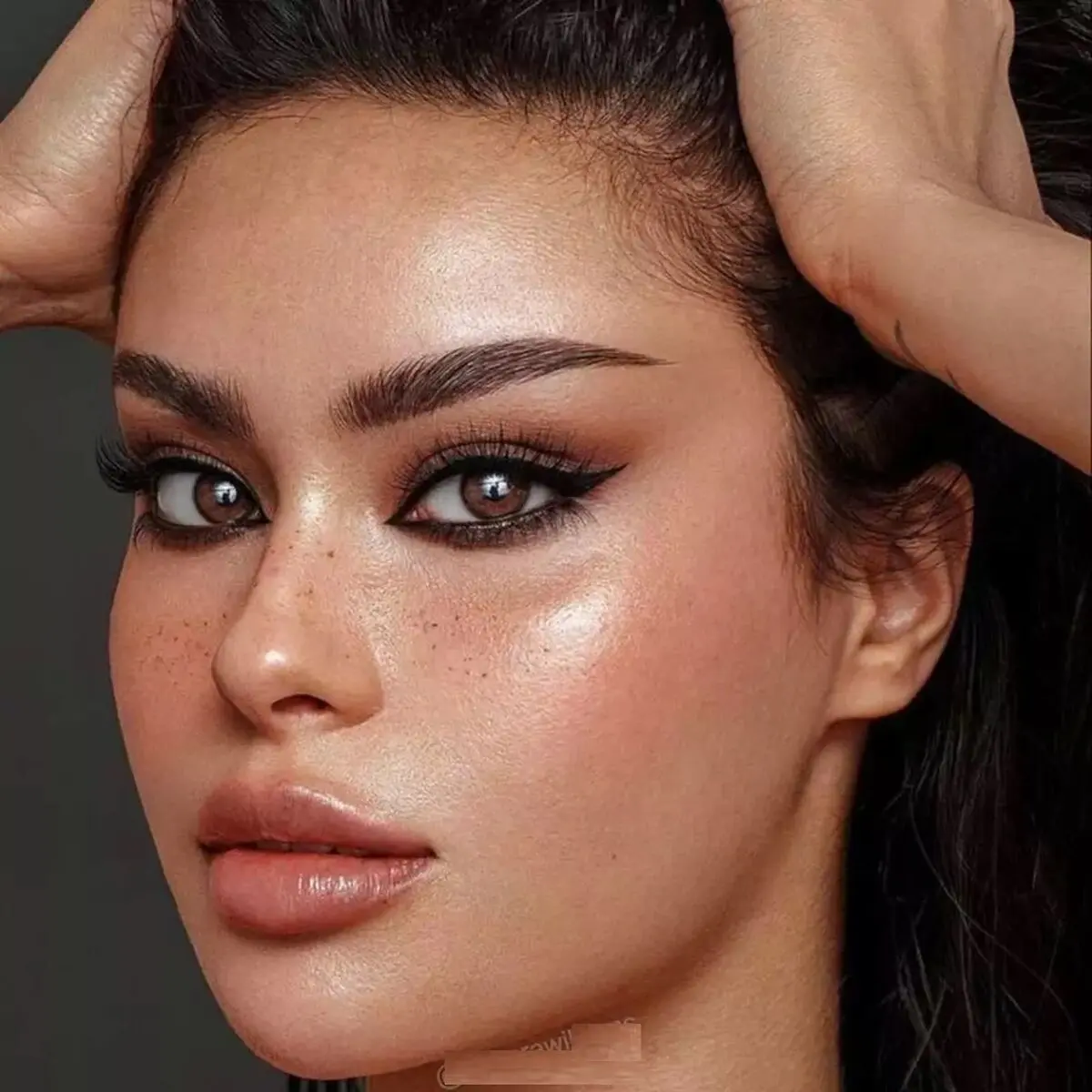 رژهای مناسب چشم قهوه ای ها