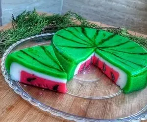 طرز تهیه ژله هندوانه ای؛ یه دسر یلدایی دلبر و البته آسون!