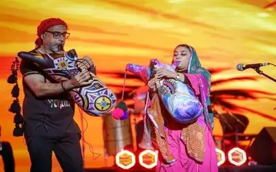 آواز احساسی/ آهنگ احساسی محمد علیزاده برای محسن شریفیان و دخترش لیانا همه چه بغضی شدن