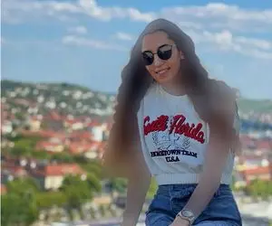 (عکس) کشف حجاب مادر کیمیا علیزاده در خارج از ایران