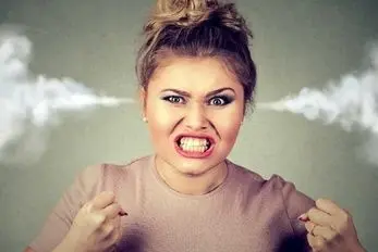 چیکار کنیم زود جوش نیاریم؟ / خوراکی و اعمالی که واسه کنترل عصبانیت عالین با تاثیر زود