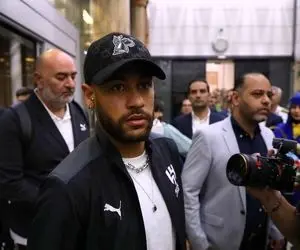 نساجی به نیمار در بدو ورود به ایران هدیه چه داد؟