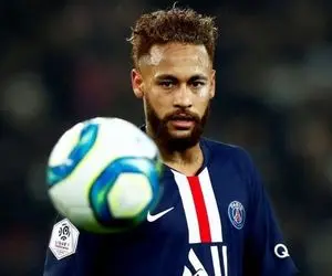 (عکس) واکنش جالب نیمار به هو شدنش توسط پاریسی ها! 