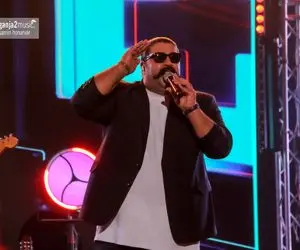 آواز شاد/ بهنام بانی تو کنسرتش خودش میخونه خودشم رو صحنه میرقصه/مردم چه دادی میزنن