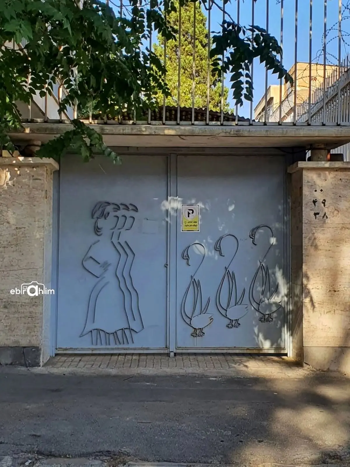 چرا دیگه در های ورودی رو این_شکلی درست نمیکنن؟؟نظرتون چیه؟؟عکس@ebrahim_azarpour ———————————————@ (4)