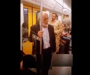 آواز خیابانی؛ پیرمرد ریش پروفسوری تو مترو آهنگ دیشب با دلم خلوتی داشتم رو چه خفن خوند