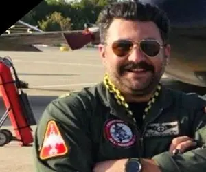 آواز جیگرسوز؛ وداع تلخ مادر با پیکر بی جان خلبان مرندی