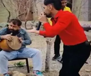 آواز شاد؛ این پسرا با آهنگای معروف طوری میرقصن که خواننده از خوندنش پشیمون میشه