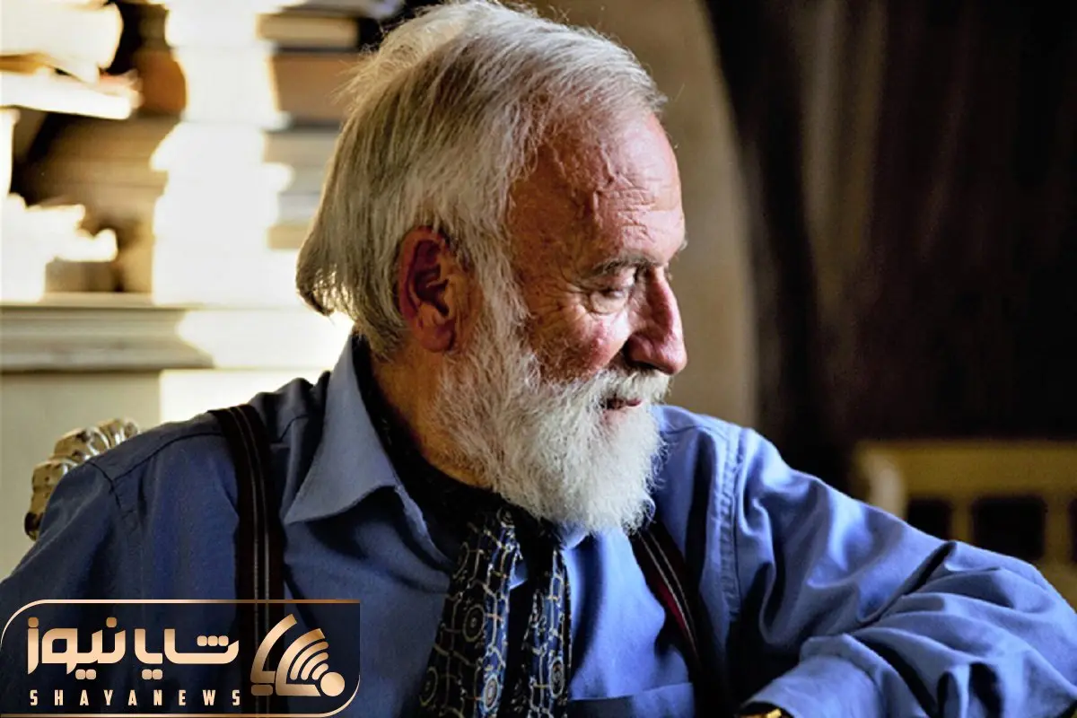 آواز شاد؛ پیرمرد منعطف تو پارک دورش آدم جمع کرده لب کارون میخونه و میرقصه