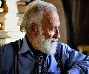 آواز شاد؛ پیرمرد منعطف تو پارک دورش آدم جمع کرده لب کارون میخونه و میرقصه