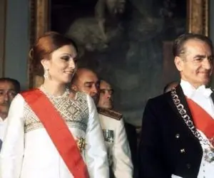 سفر به ایام قدیم سال 1336؛ سلام نظامی فرح دیبا با لباس نظامی