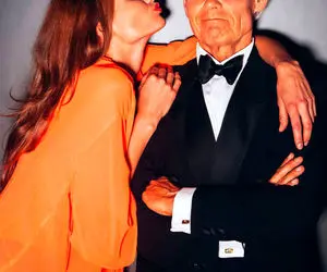 شوگرددی پایه / رقص دختر 20 ساله با پیر مرد 60 ساله