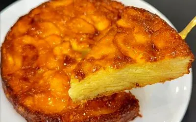 آموزش آشپزی؛ مقدار زیادی سیب، کمی شکر و آرد میشه این کیک خوشمزه