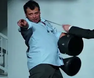 آواز شاد؛ روزبه حصاری آهنگ بازم شراره میزنه و میخونه آخرش چه ریز و خفن اومد