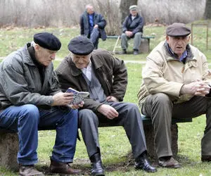 اصلاح و افزایش حقوق بازنشستگان به اردیبهشت‌ماه موکول شد + جزئیات