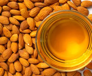 روش استفاده روغن بادام تلخ برای پوست صورت