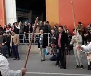 آواز محلی؛ رقص لری خرم آبادی که وسطش یهو یه جماعت کشیدن عقب نگاه میکنن