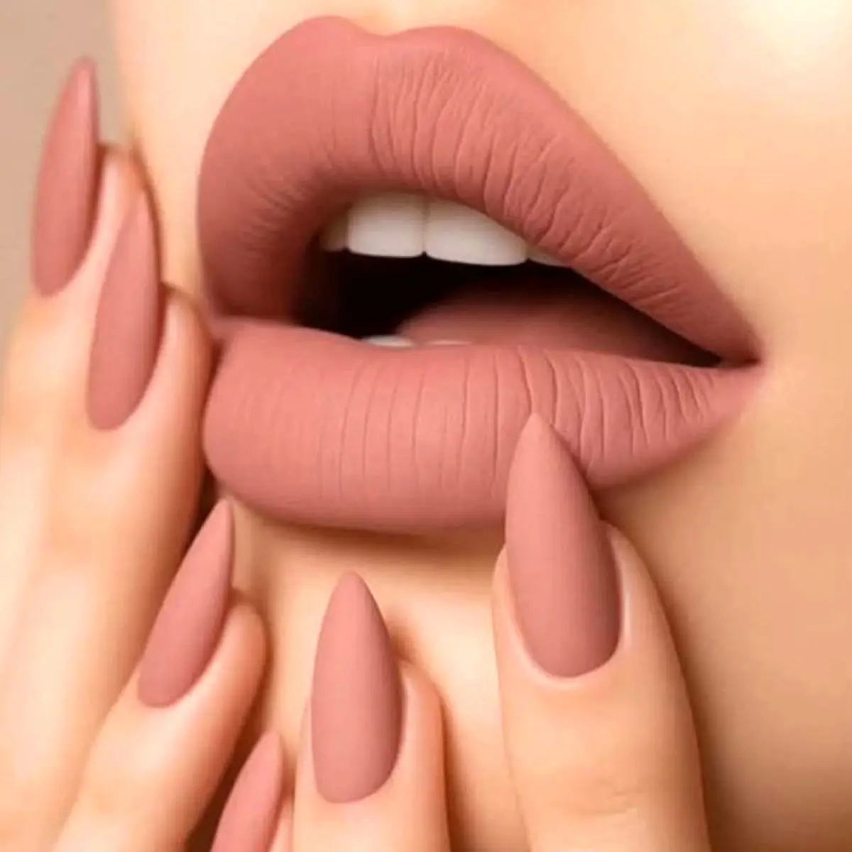 زیباترین-رنگ_-های-رژ-لب-۲۰۲۵-انتخابی-شیک-برای-هر-سبک-آرایشی-10