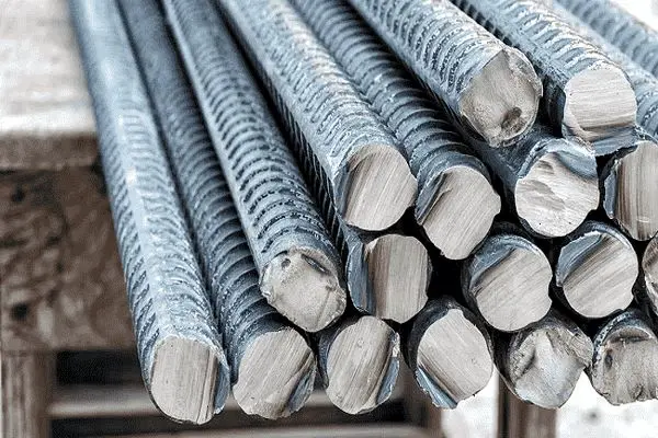 در این تصویر نمایی از میلگردهای ذخیره شده در انبار را مشاهده می کنید.