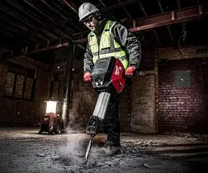 خندوانه  درهم؛ ابزارها هم با کارگرا شوخی دستی دارن بیل مکانیکی یارورو پرت کرد تو گل