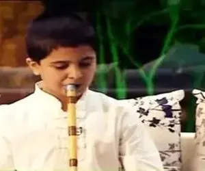 آواز اصیل؛ فلوت زنی این آقا پسر که از گروه ارکستر بهتر مینوازه با وجود بچگیش