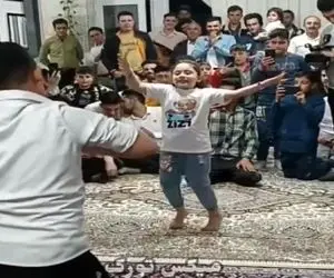 آواز آذری؛ خواهر و برادر با رقص ترکی مجلس عروسی رو دست گرفتن خواننده انرژیش رفت بالا