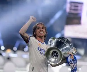 تمجید اینیستا از هافبک رئال مادرید