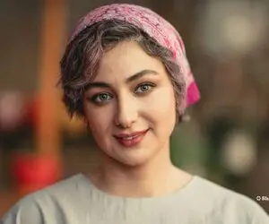 ویدا جوان با تیپی ساده اما چهره ای خیره کننده!