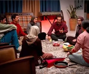 سکانس خندان/نقی تو مخفف فی فی مونده میگه باید میشد ار ار/این سکانس همه رو میپاچونه 