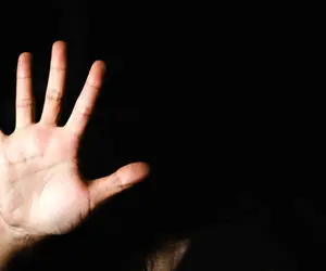 تجاوز وحشیانه به دختر ۱۹ ساله مشهدی به بهانه ماساژ درمانی!