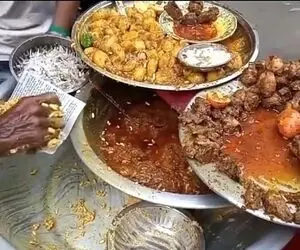 غذای عجیب؛ آقا دستاشو تو غذا شست و کف زمین سرو کردن لایه لایه تازه خیلیم محبوبن