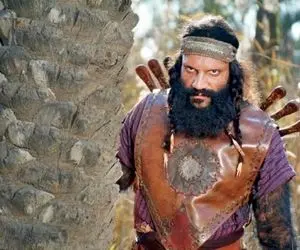 آواز شاد؛ پایکوبی حرمله با قیافه ترسناکش وسط خیابون واسه جذب فالوور 