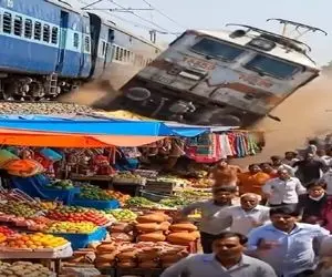 معماری طبیعت؛ خارج شدن قطار از ریل و زیر گرفتن مردم بازار محلی توسط اون