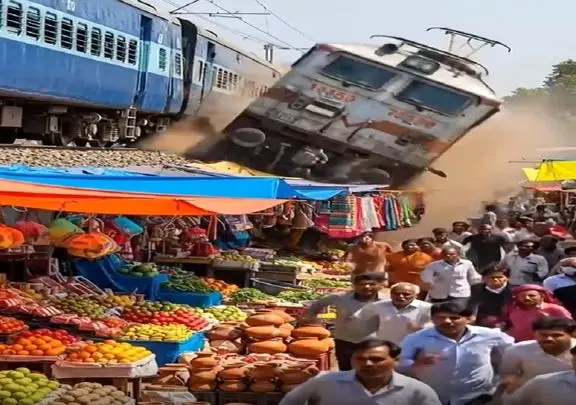 معماری طبیعت؛ خارج شدن قطار از ریل و زیر گرفتن مردم بازار محلی توسط اون
