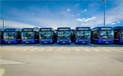 خاک خوری اتوبوس‌های صفر در گمرک