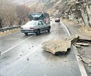 احتمال ریزش سنگ در جاده کرج - چالوس